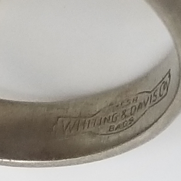 WHITING & DAVIS VINTAGE GOLDTONE FILIGREE DESIGN & ART GLASS CABACHON RING - Picture 6 of 6